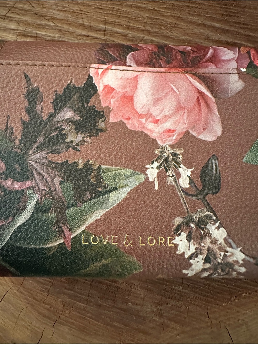 Love & Lore - Floral Brown Key & Card Holder with Gold-Tone Hardware - Picture 6 of 15